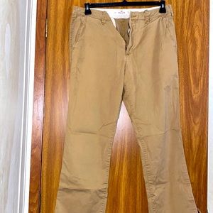 Men’s khakis from hollister. In great conditions